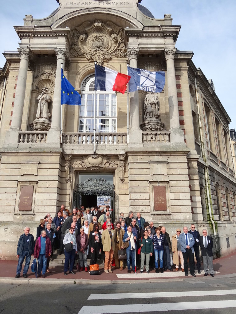 photo-souvenir avec une petite partie des congressistes